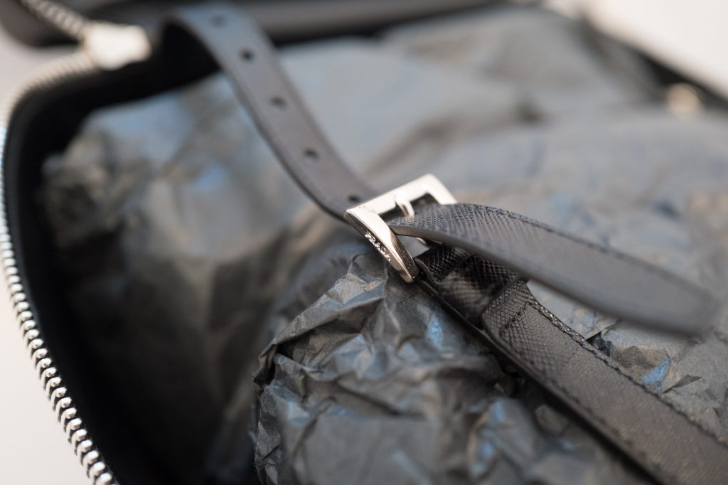 Prada weekender - Strap close up