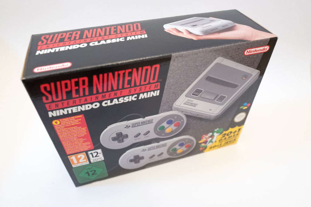 Super Nintendo Entertainment system classic mini - SNES mini