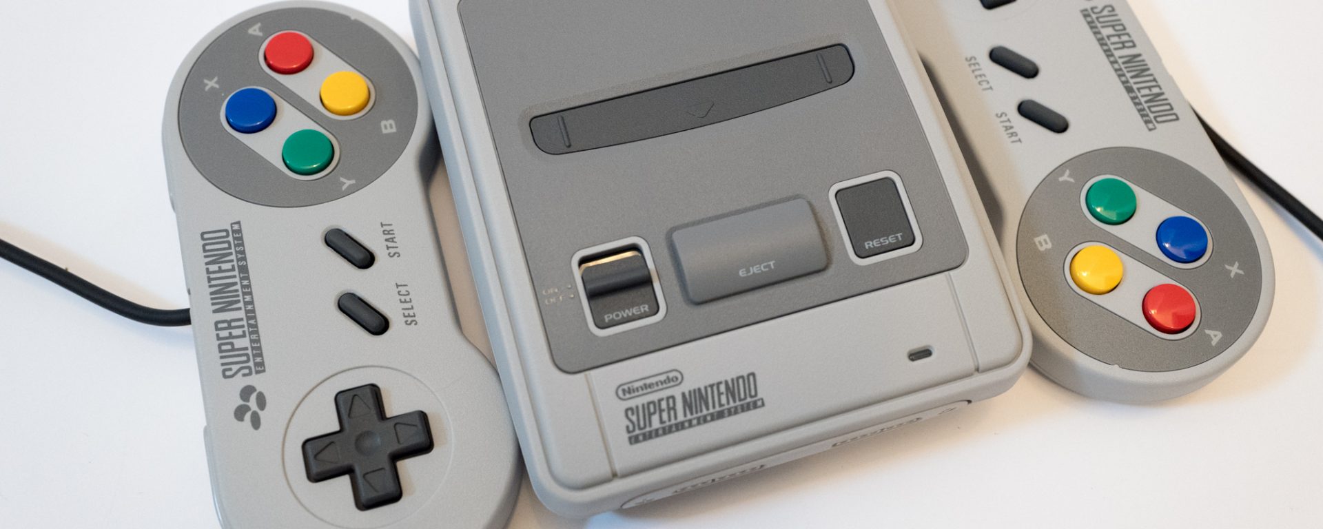 Super Nintendo Entertainment system classic mini - SNES mini